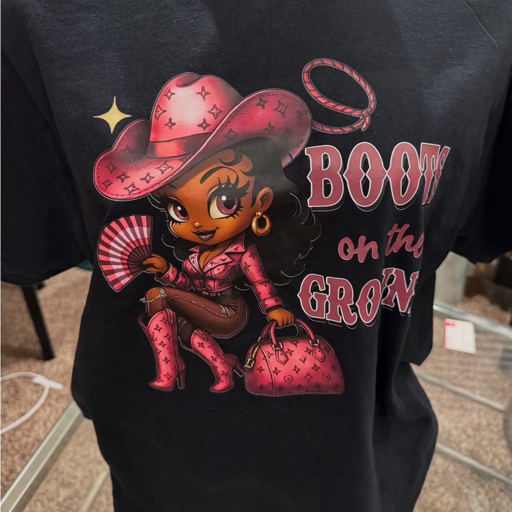 Chic Black Tee with Pink Graphic Design